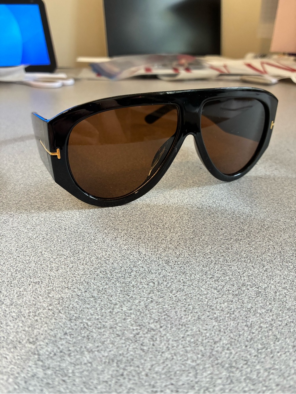 Black Oversized Aviator Sunglasses with Brown Lenses